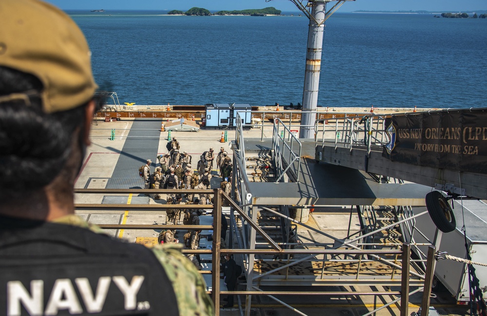 Welcome Aboard!: CLB-31, 31st MEU board USS New Orleans (LPD 18)