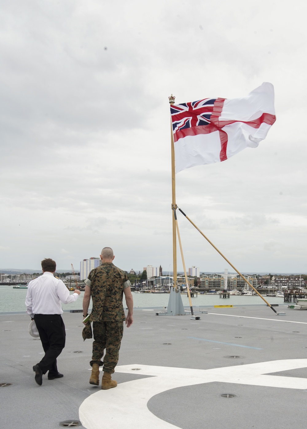 MARFOREUR/AF Commander visits HMS Queen Elizabeth, Senior U.K. Naval Leaders