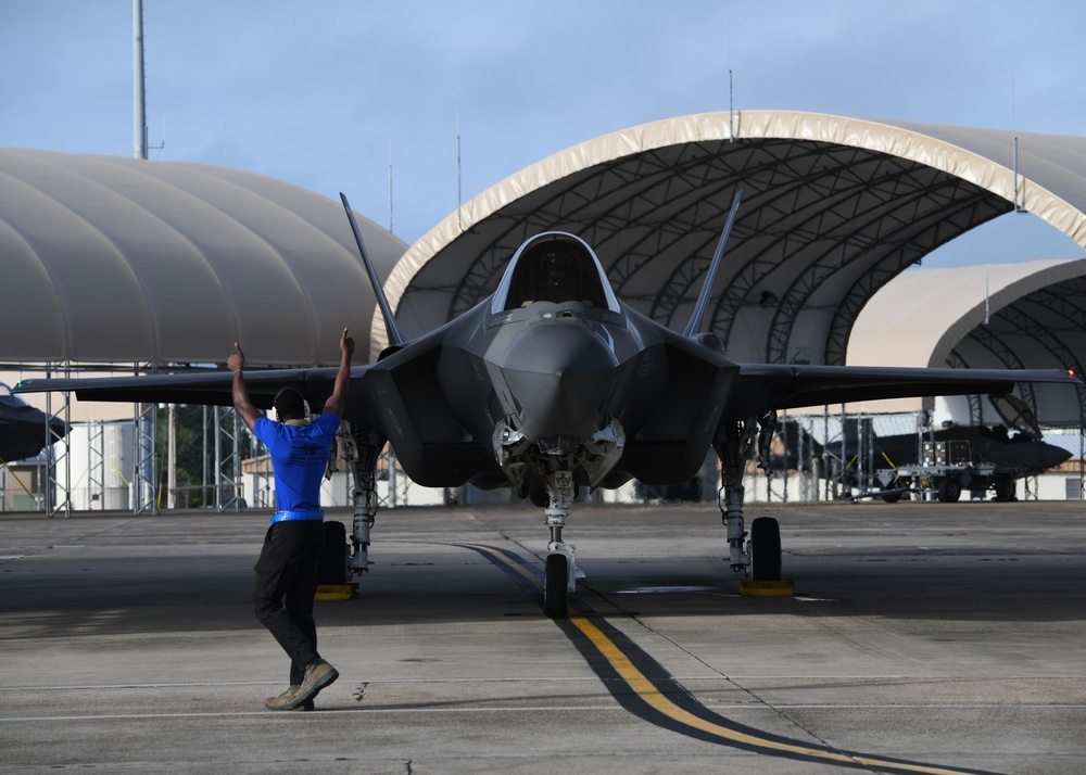 33rd FW trains with inert GBU-12 Paveway II bombs