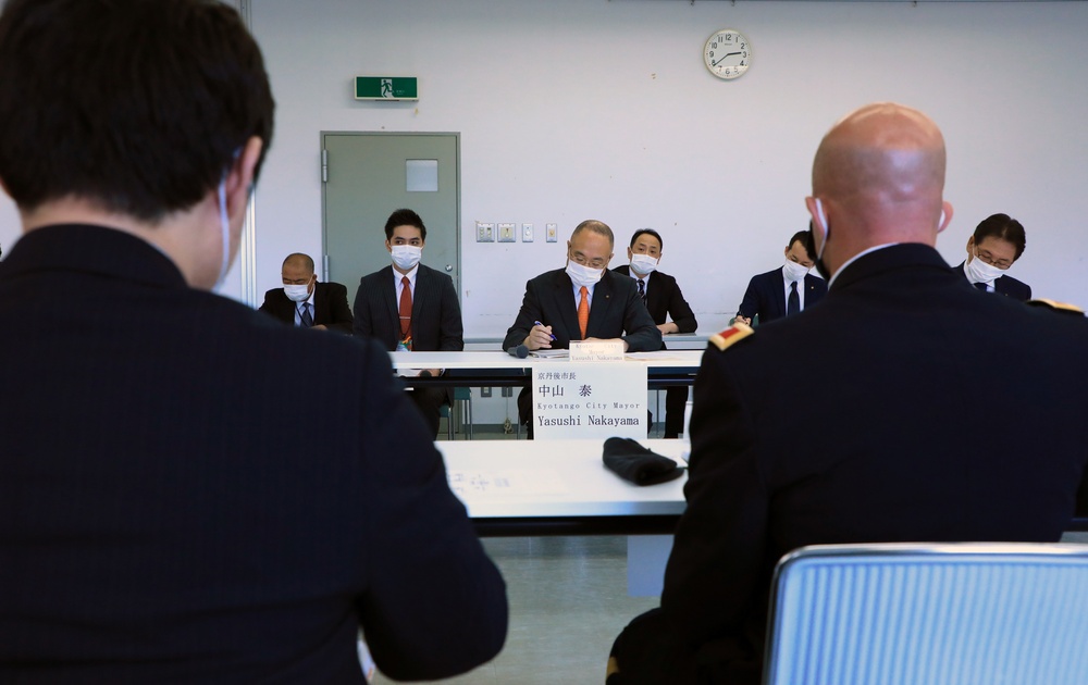 38th ADA Commander engages local leaders