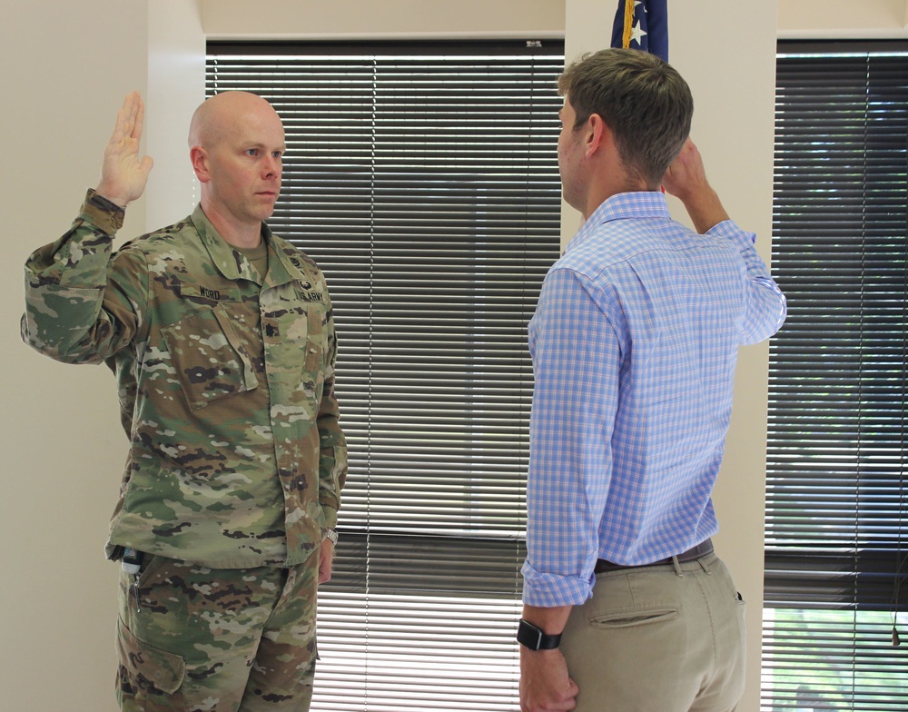 Lieutenant Colonel Alvin Word IV swears in future soldier during virtual ceremony