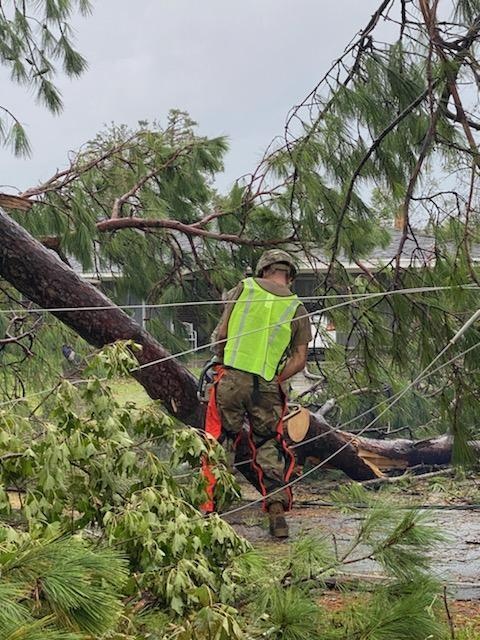 Louisiana National Guard Soldiers Clear Roads in Aftermath of Hurricane Laura