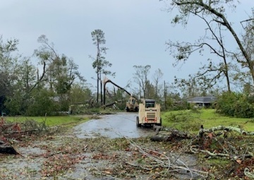 Louisiana National Guard Soldiers Clear Roads in Aftermath of Hurricane Laura