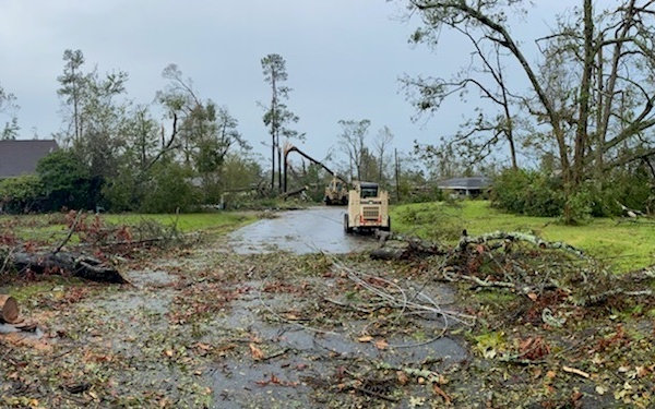Louisiana National Guard Soldiers Clear Roads in Aftermath of Hurricane Laura