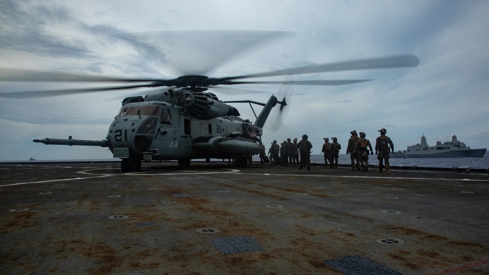 Force Reconnaissance Marines with the 31st MEU Visit, Board, Search and Seize