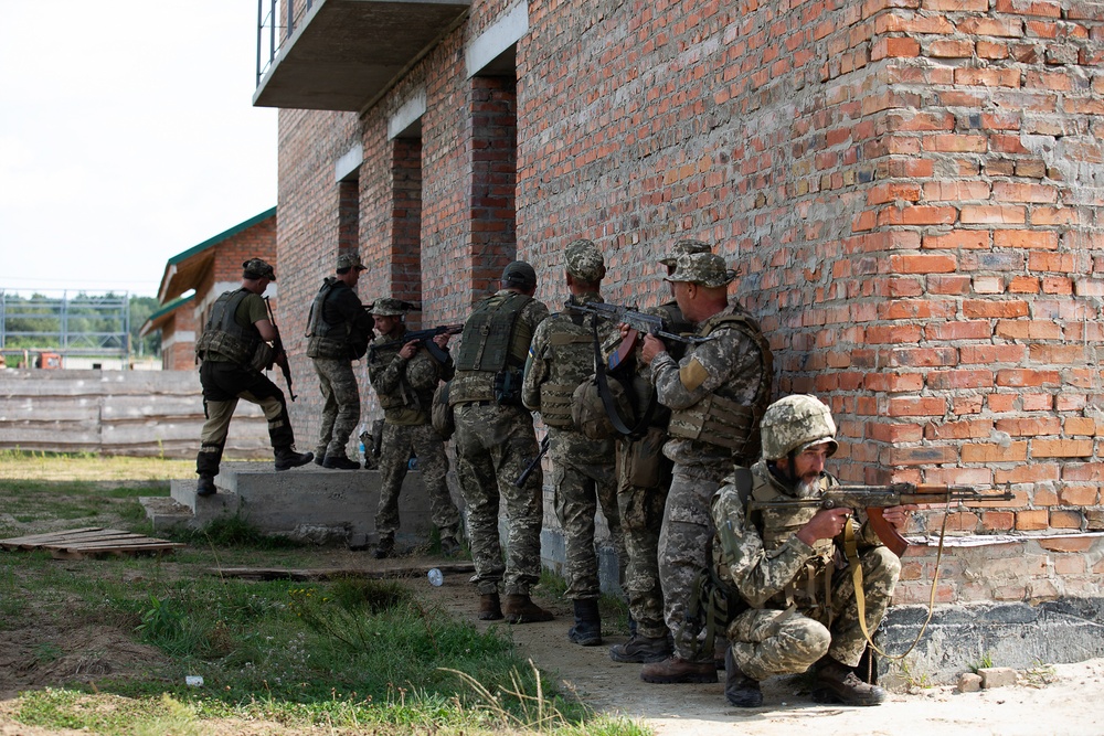 Task Force Illini advisors mentor Ukrainian field training