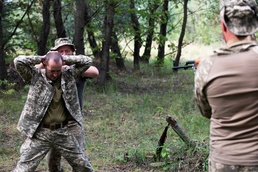 Task Force Illini advisors mentor Ukrainian field training