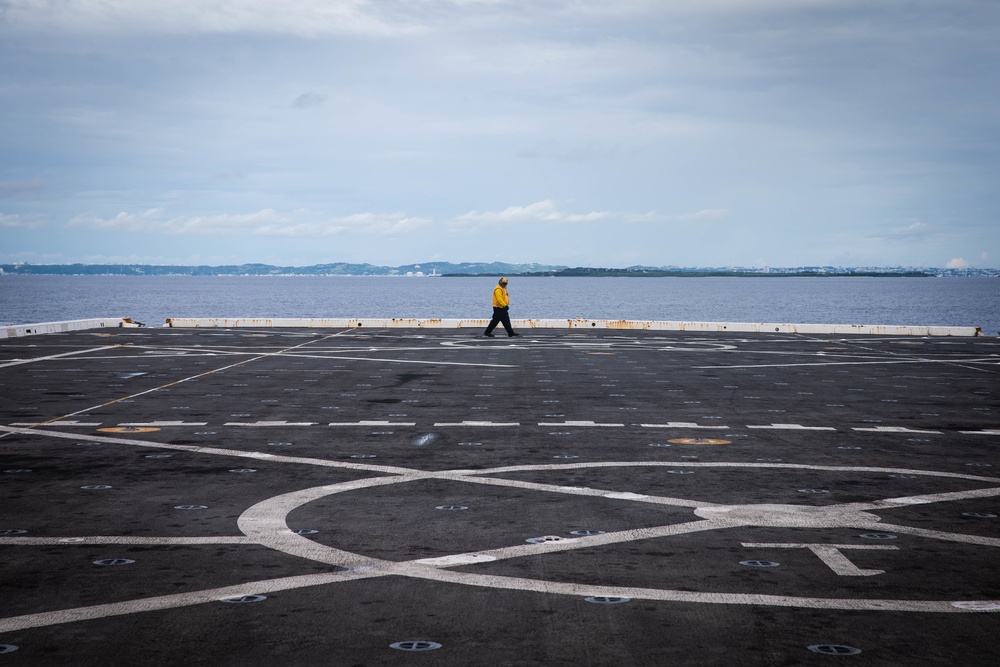 VMM-262 (REIN), 31st MEU fly onto USS New Orleans (LPD 18)