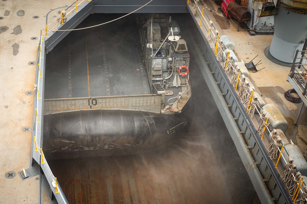 DVIDS - Images - LCACs depart as the Germantown readies for onload ...
