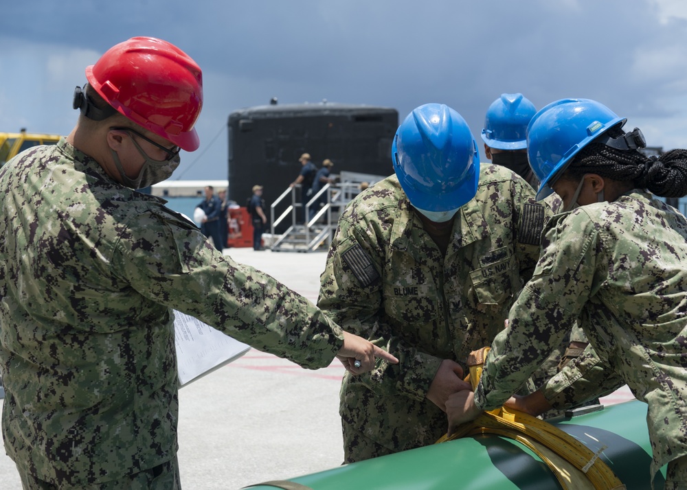 USS Frank Cable Conducts Ordnance Movement