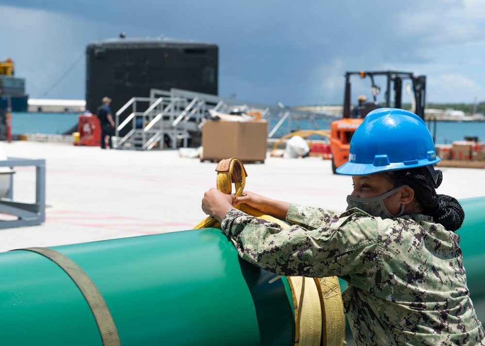 USS Frank Cable Conducts Ordnance Movement