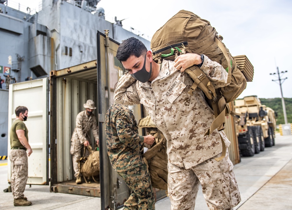 Marines with Battalion Landing Team, 2nd Battalion, 4th Marine Regiment, 31st Marine Expeditionary Unit Embark USS Germantown (LSD 42) Marines with Battalion Landing Team, 2nd Battalion, 4th Marine Regiment, 31st Marine Expeditionary Unit Embark USS Germantown (LSD 42)