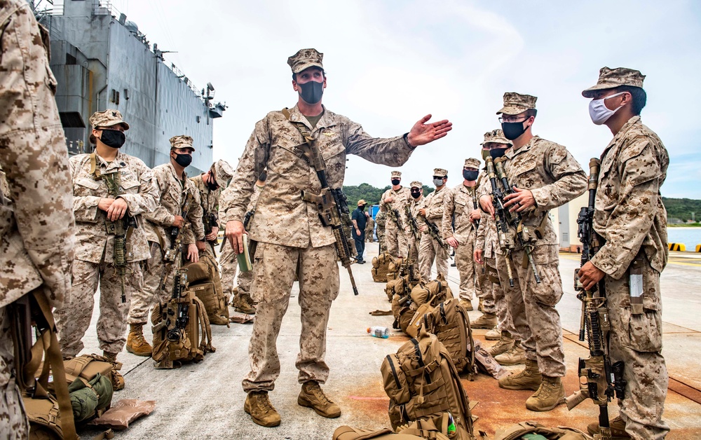 Marines with Battalion Landing Team, 2nd Battalion, 4th Marine Regiment, 31st Marine Expeditionary Unit Embark USS Germantown (LSD 42) Marines with Battalion Landing Team, 2nd Battalion, 4th Marine Regiment, 31st Marine Expeditionary Unit Embark USS Germantown (LSD 42)