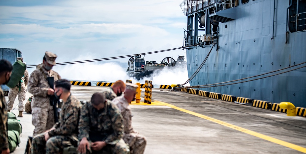 Marines with Battalion Landing Team, 2nd Battalion, 4th Marine Regiment, 31st Marine Expeditionary Unit Embark USS Germantown (LSD 42) Marines with Battalion Landing Team, 2nd Battalion, 4th Marine Regiment, 31st Marine Expeditionary Unit Embark USS Germantown (LSD 42)