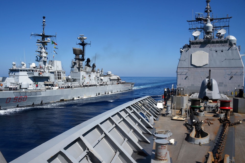 USS PHILIPPINE SEA RENDERS HONORS TO ITALIAN NAVY SHIP