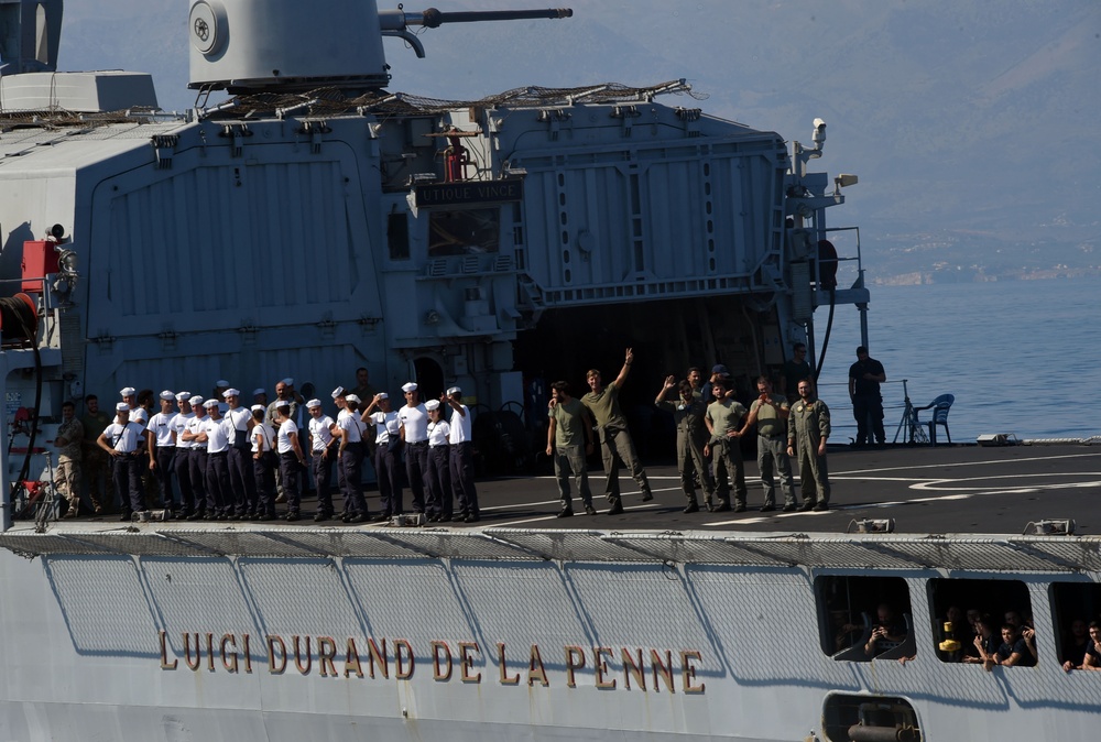 USS PHILIPPINE SEA RENDERS HONORS TO ITALIAN NAVY SHIP