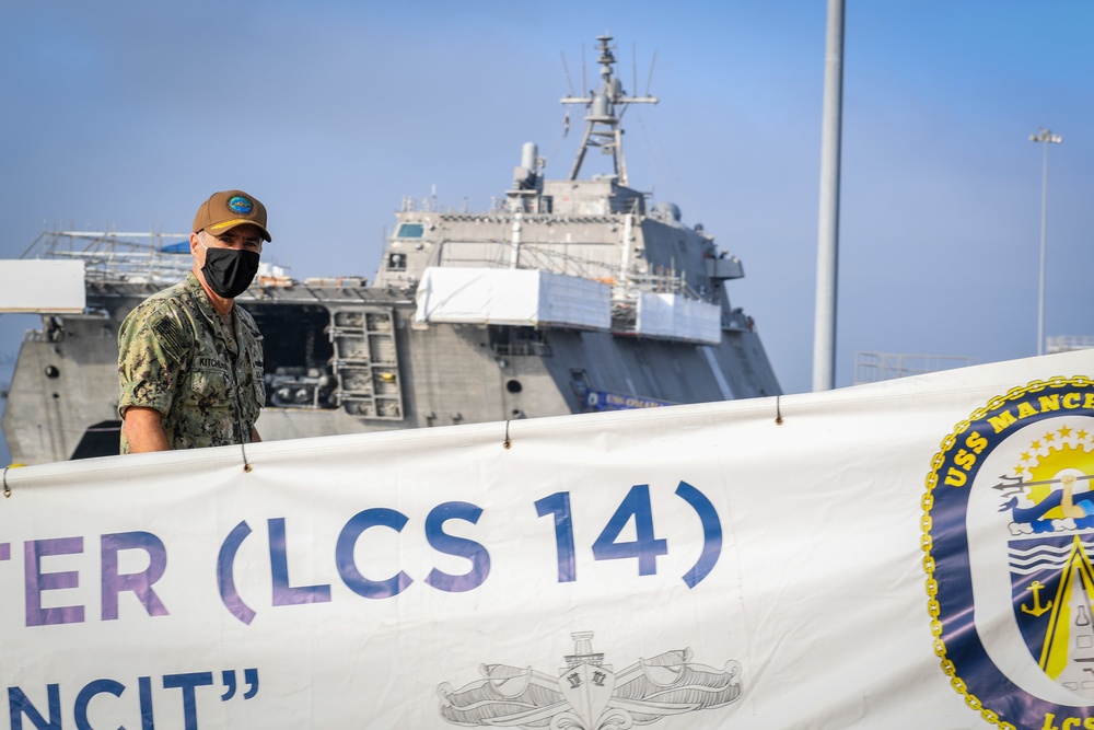 VADM Kitchener Visits USS Manchester