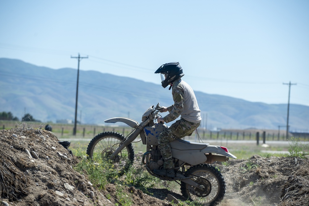 124th ASOS Airmen Kick Up Dirt