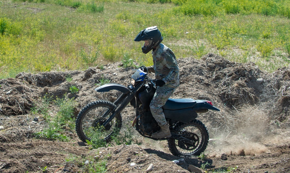 124th ASOS Airmen Kick Up Dirt