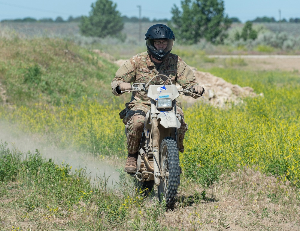 124th ASOS Airmen Kick Up Dirt