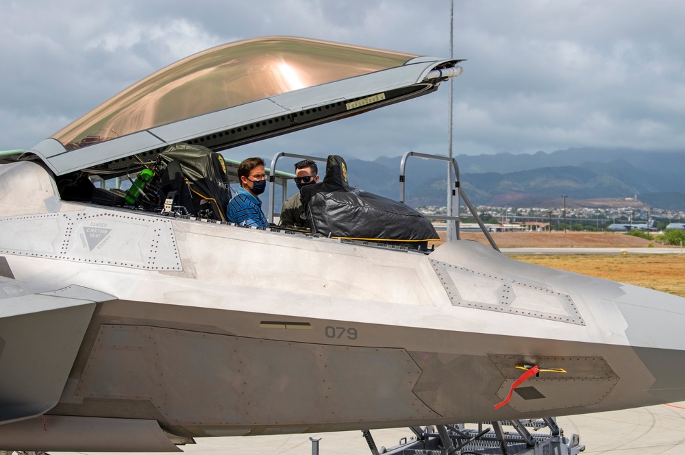 US Secretary of Defense visits Team Hickam Airmen
