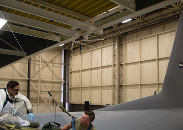 Multi-unit fuel system specialists team changes C-130 auxiliary fuel cell
