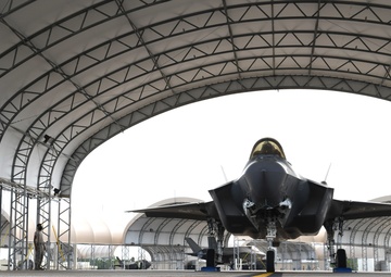 33 AMXS brings shorts alternative to flightline