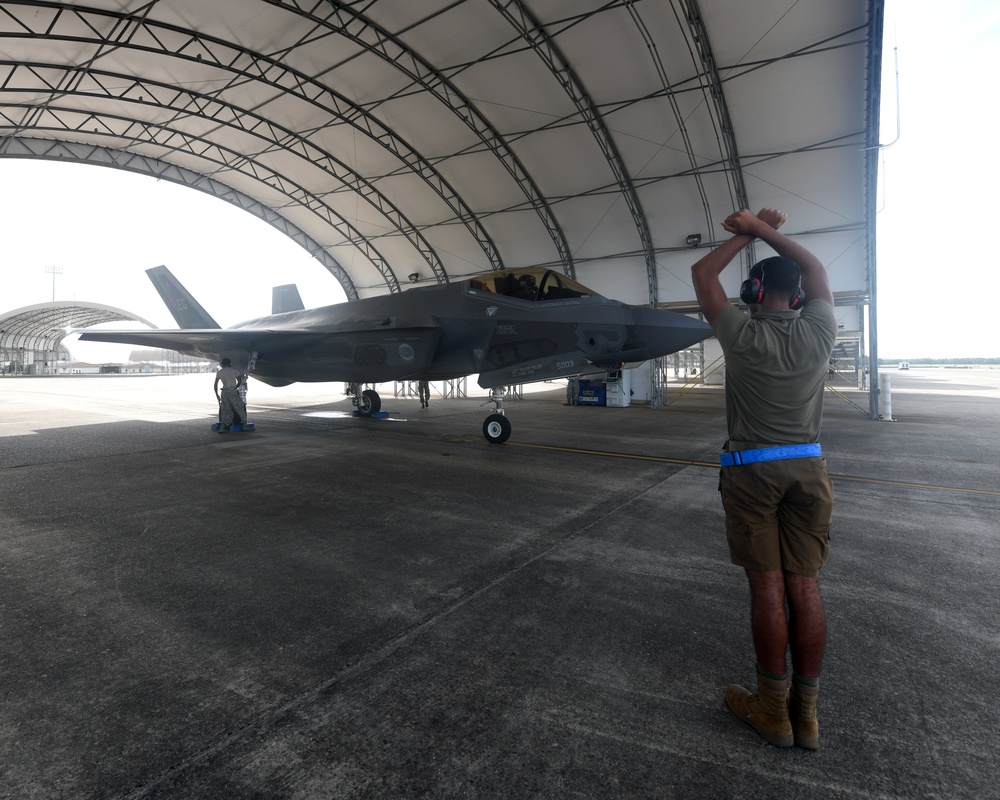 33 AMXS brings shorts alternative to flightline