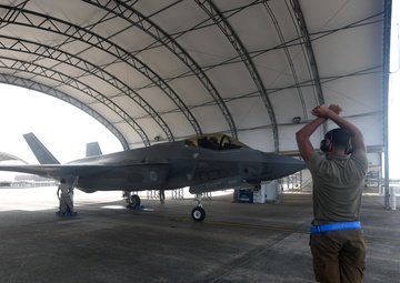 33 AMXS brings shorts alternative to flightline