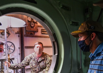 SECDEF Visits USS Missouri (SSN 780)