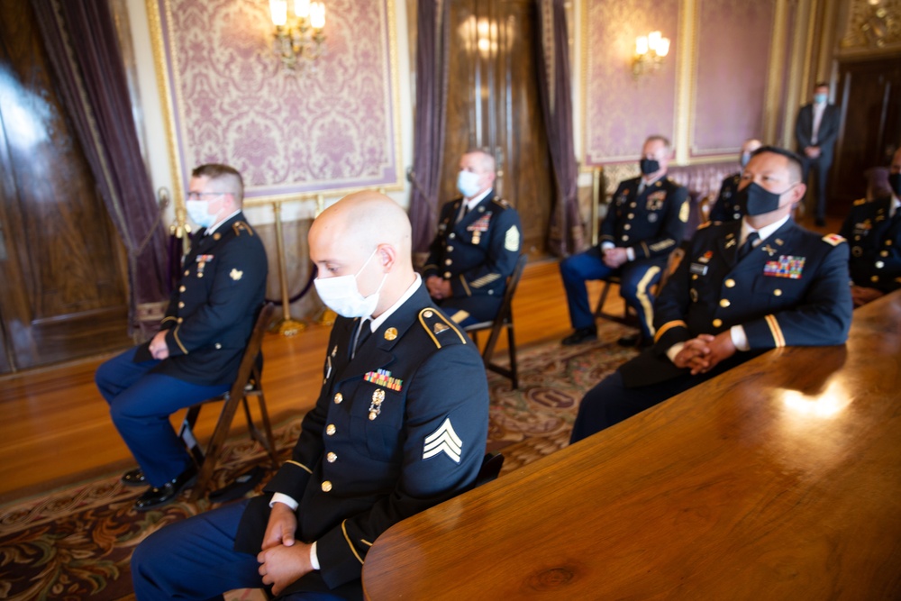 Gov. Herbert presents Utah Medal of Valor to Utah Guard Soldier