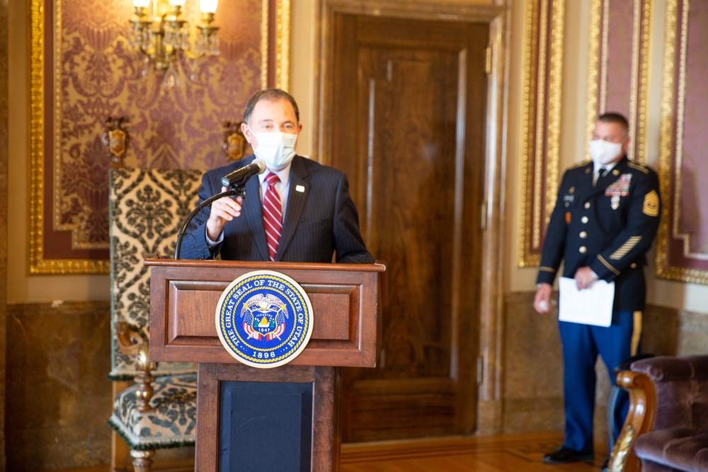 Gov. Herbert presents Utah Medal of Valor to Utah Guard Soldier