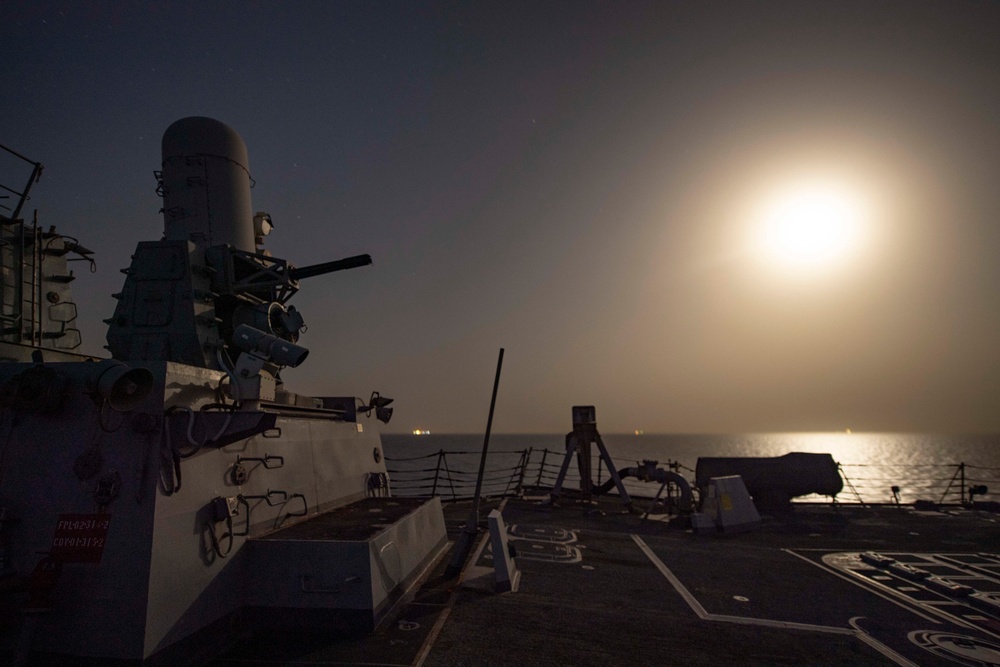 Sterett Steams in the Gulf of Oman