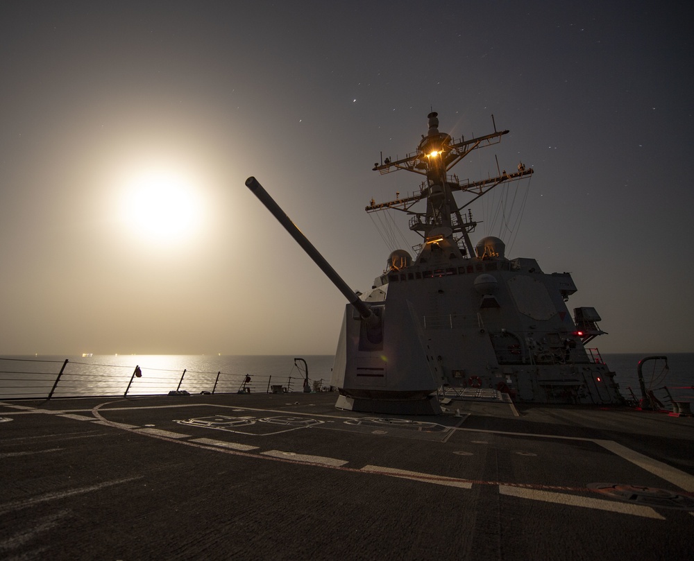 Sterett Steams in the Gulf of Oman