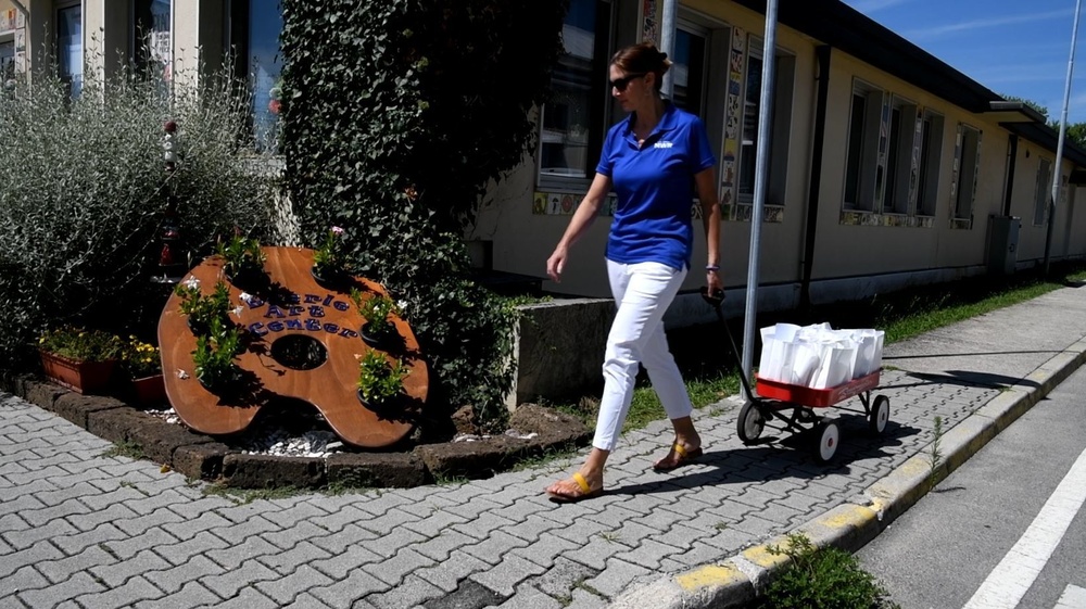 Art Center gives Goodies Photo 5