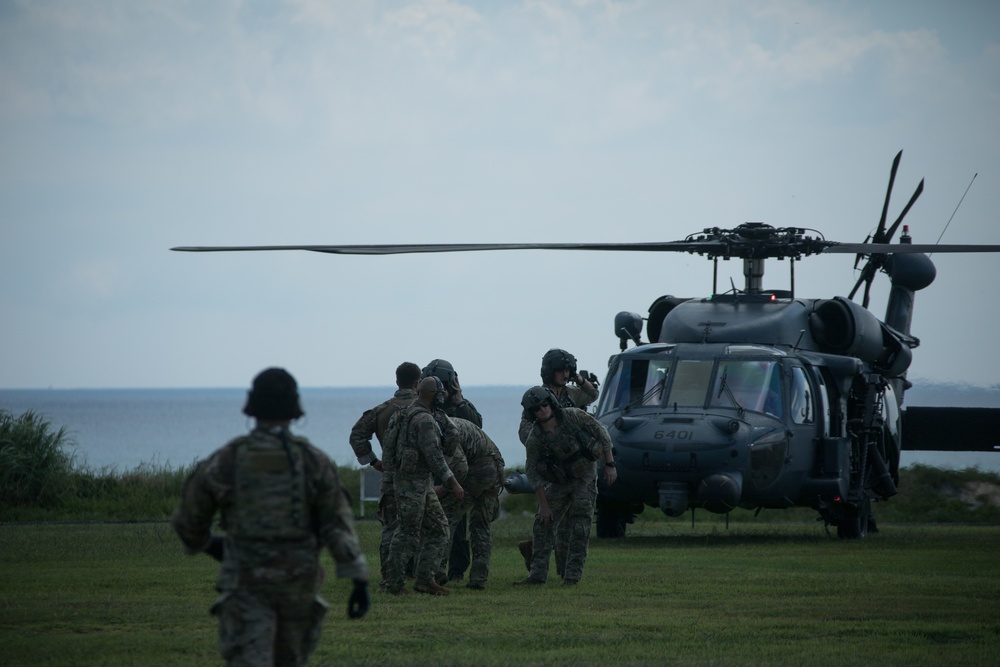 1st SFG (A) Green Berets rehearse helicopter rescue operations