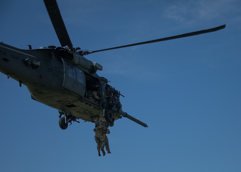 1st SFG (A) Green Berets rehearse helicopter rescue operations