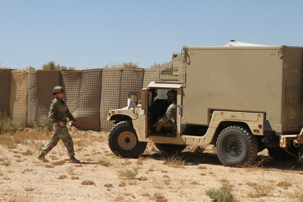 Desert Yankee Demonstrates Task Force Command and Control on the Move