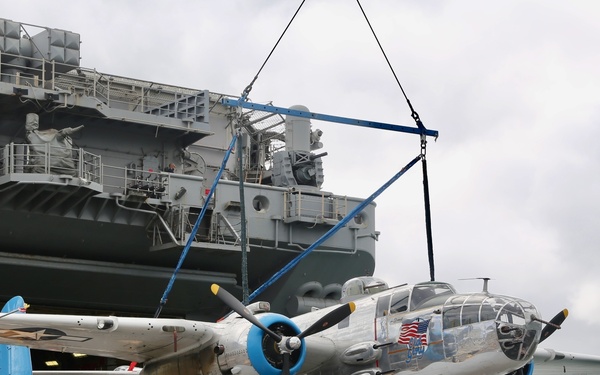 &quot;Warbirds&quot; Arrive in Pearl Harbor