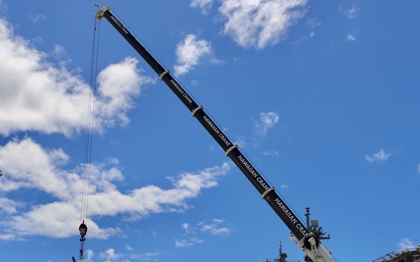 &quot;Warbirds&quot; Arrive in Pearl Harbor