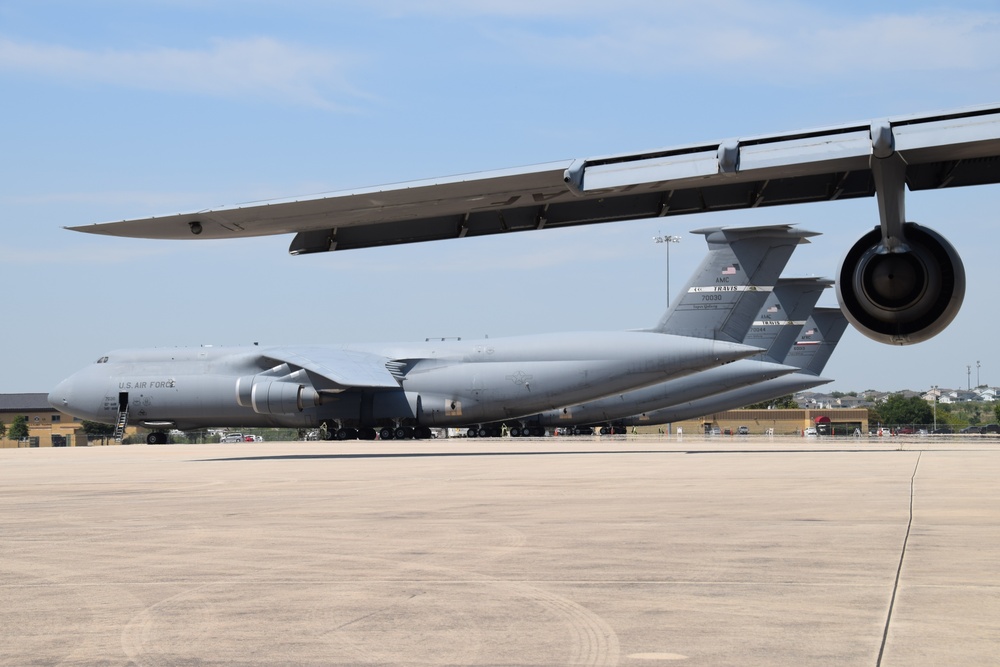 The 433rd Airlift Wing welcomes Travis aircraft during California wildfires