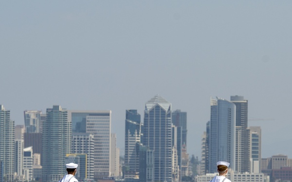 USS Carl Vinson (CVN 70) Arrives in San Diego