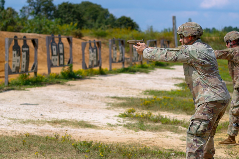 Paratroopers train with M17 service pistol