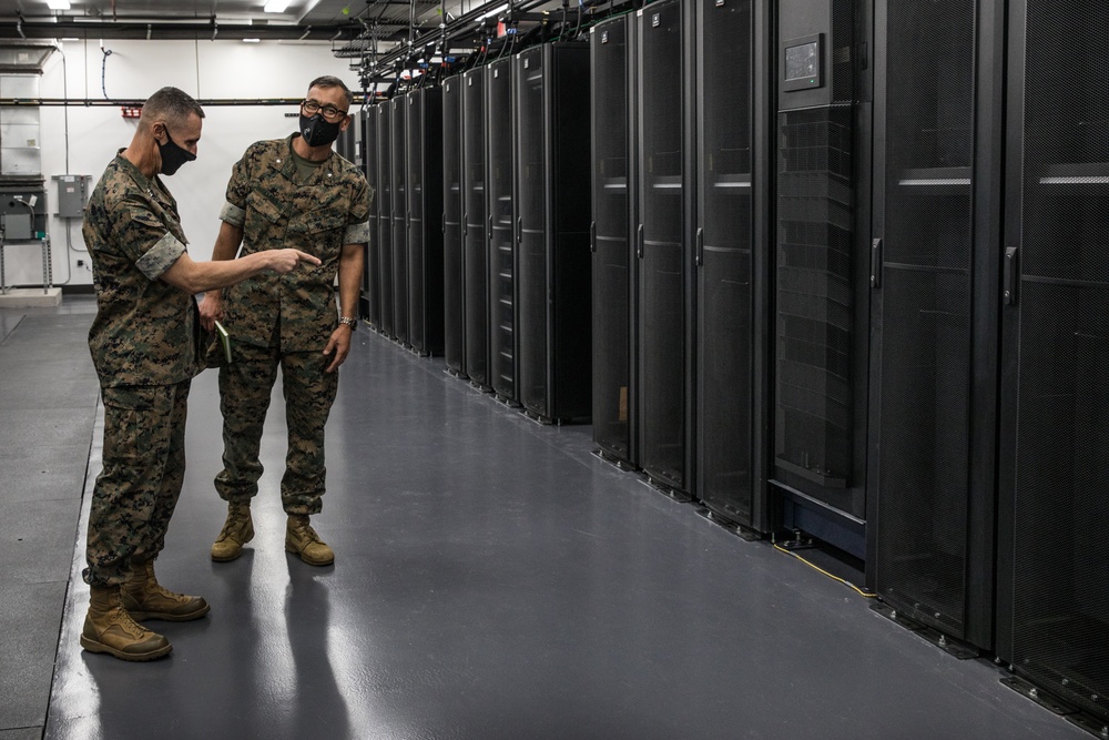 1st Marine Division Commanding General Visits New MCI-West Data Center
