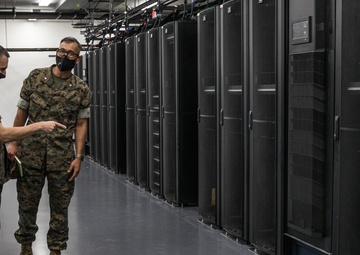 1st Marine Division Commanding General Visits New MCI-West Data Center