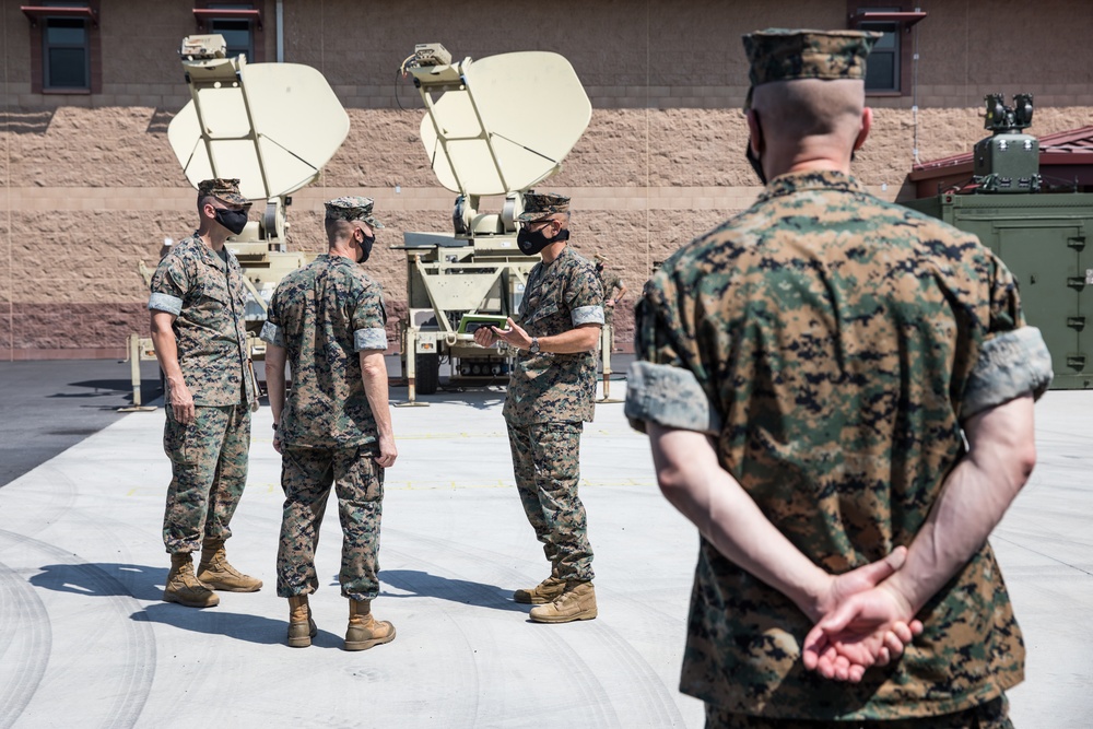 1st Marine Division Commanding General Visits New MCI-West Data Center