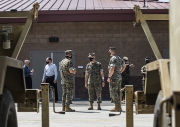 1st Marine Division Commanding General Visits New MCI-West Data Center