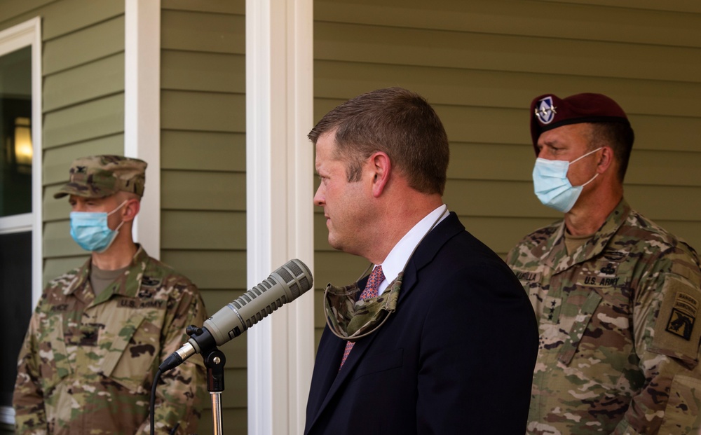 Secretary of the Army makes a house call on Fort Bragg