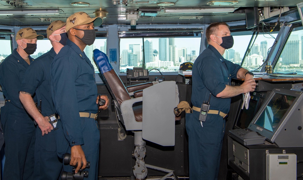 USS Carl Vinson (CVN 70) Arrives in San Diego