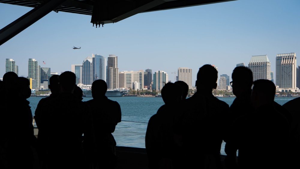 USS Carl Vinson (CVN 70) Arrives in San Diego